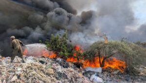 गाजियाबाद में भीषण अग्निकांड: 500 झुग्गियां राख, 10 बच्चों के लापता होने का दावा; चश्मदीद ने बताई आग की वजह