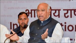 “डराते हैं PM…” खरगे के बयान से सियासत गरमाई, विवाद के बाद दी सफाई