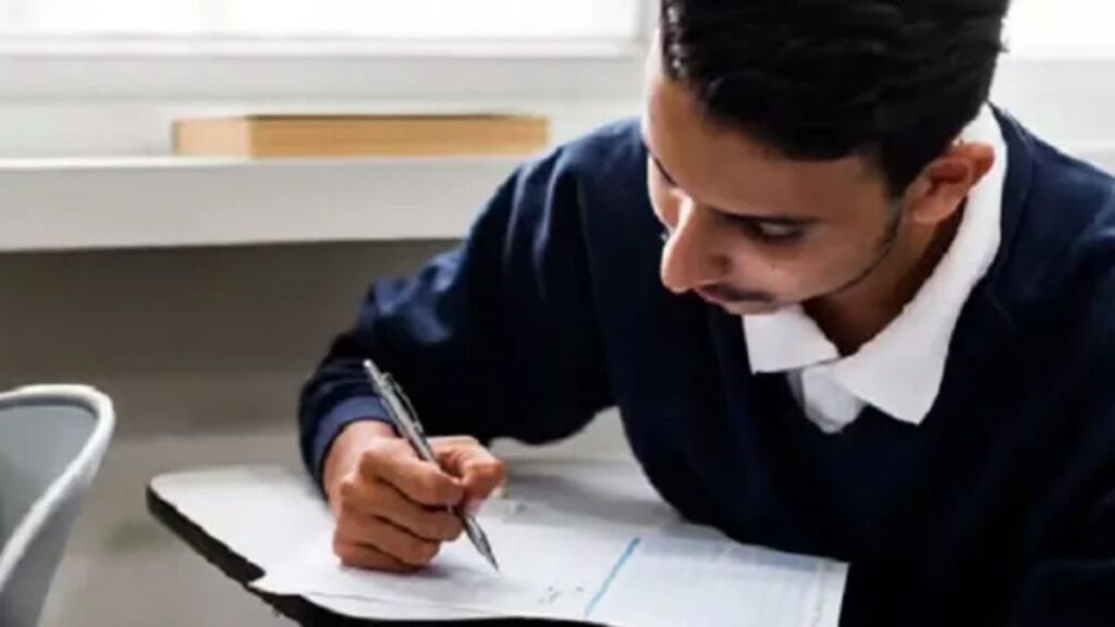 “‘ऐसी व्यवस्था हो कि कोई आत्महत्या न करे…’ NEET छात्र के पिता का छलका दर्द, शिक्षा मंत्री के इस्तीफे के बाद सिस्टम पर उठाए बड़े सवाल”