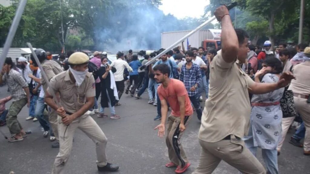 जंतर-मंतर पर ‘सिविल ड्रेस’ में लाठीचार्ज के बाद बड़ा एक्शन! अब बिना वर्दी ड्यूटी पर नहीं दिखेगा कोई पुलिसकर्मी