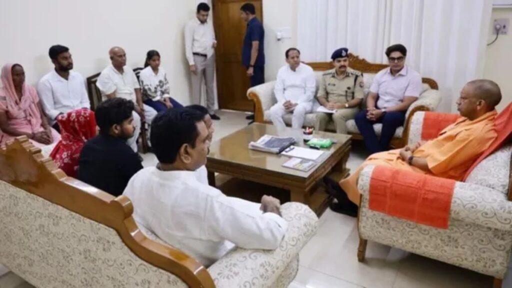 मेरठ ललिता हत्याकांड पर CM योगी का बड़ा फैसला! पीड़ित परिवार को ₹5 लाख, 2 मकान और दोषियों को कड़ी सजा का भरोसा