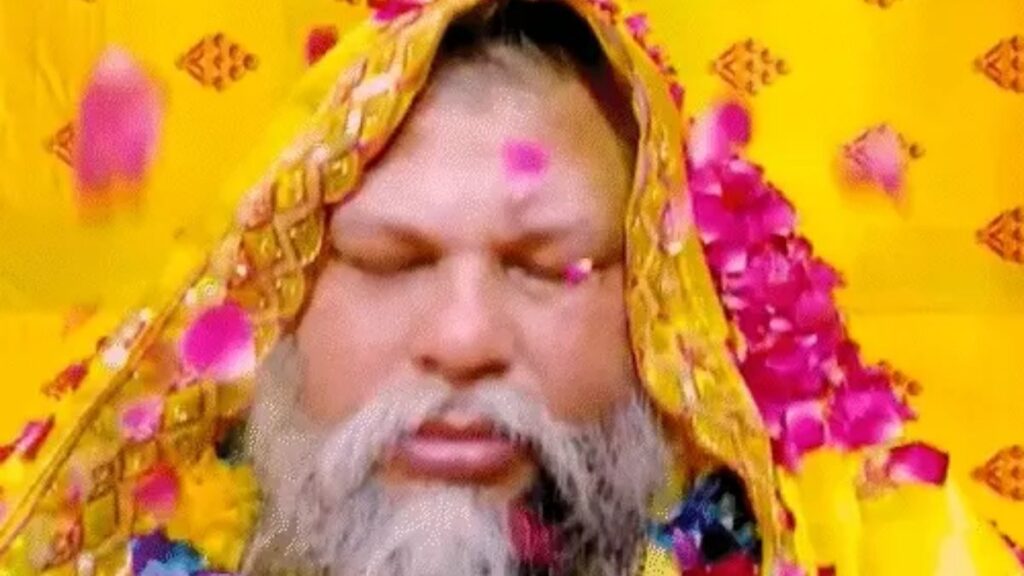 Guru Purnima 2026: प्रेमानंद महाराज के दर्शन को उमड़ा जनसैलाब, 50 मीटर तक बिछे फूल; काशी में मुस्लिमों ने संत की उतारी आरती