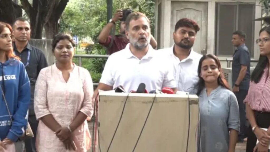 ‘महिला प्रदर्शनकारियों के घर भेजे जा रहे गुंडे’! राहुल गांधी का बड़ा आरोप, छात्र आंदोलन पर सरकार को घेरा
